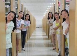 娱乐吃瓜酱刚毕业的大学生,娱乐吃瓜酱的毕业大学生活剪影